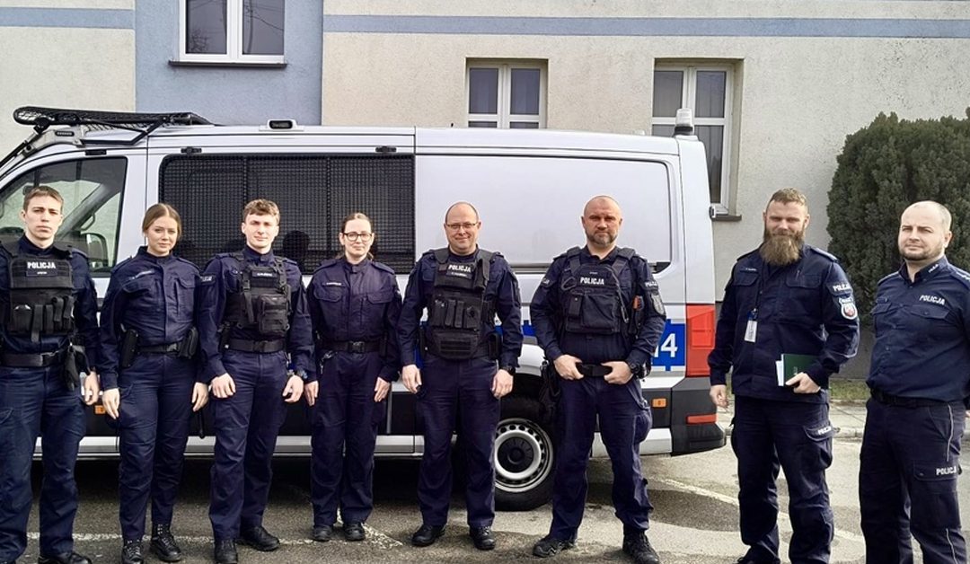 Więcej patroli na ulicach Nowogardu. Młodzi policjanci wyruszyli w teren