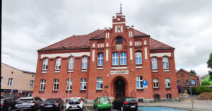 Burmistrz Goleniowa kontra twórcy internetowi. Rusza proces w sporze o granice krytyki.