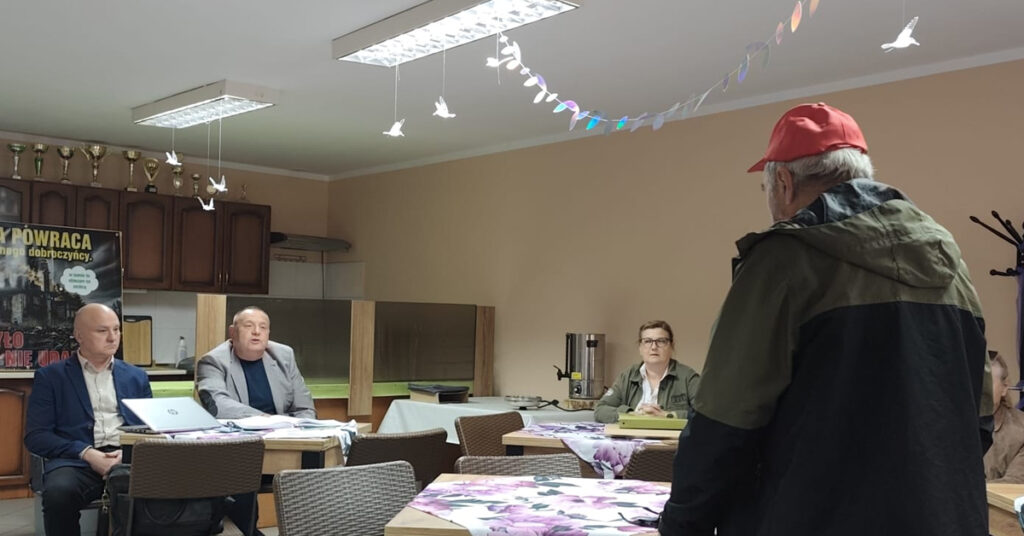 Chaos zamiast dialogu w Sikorkach. Mieszkańcy zostali sami z „problemem”